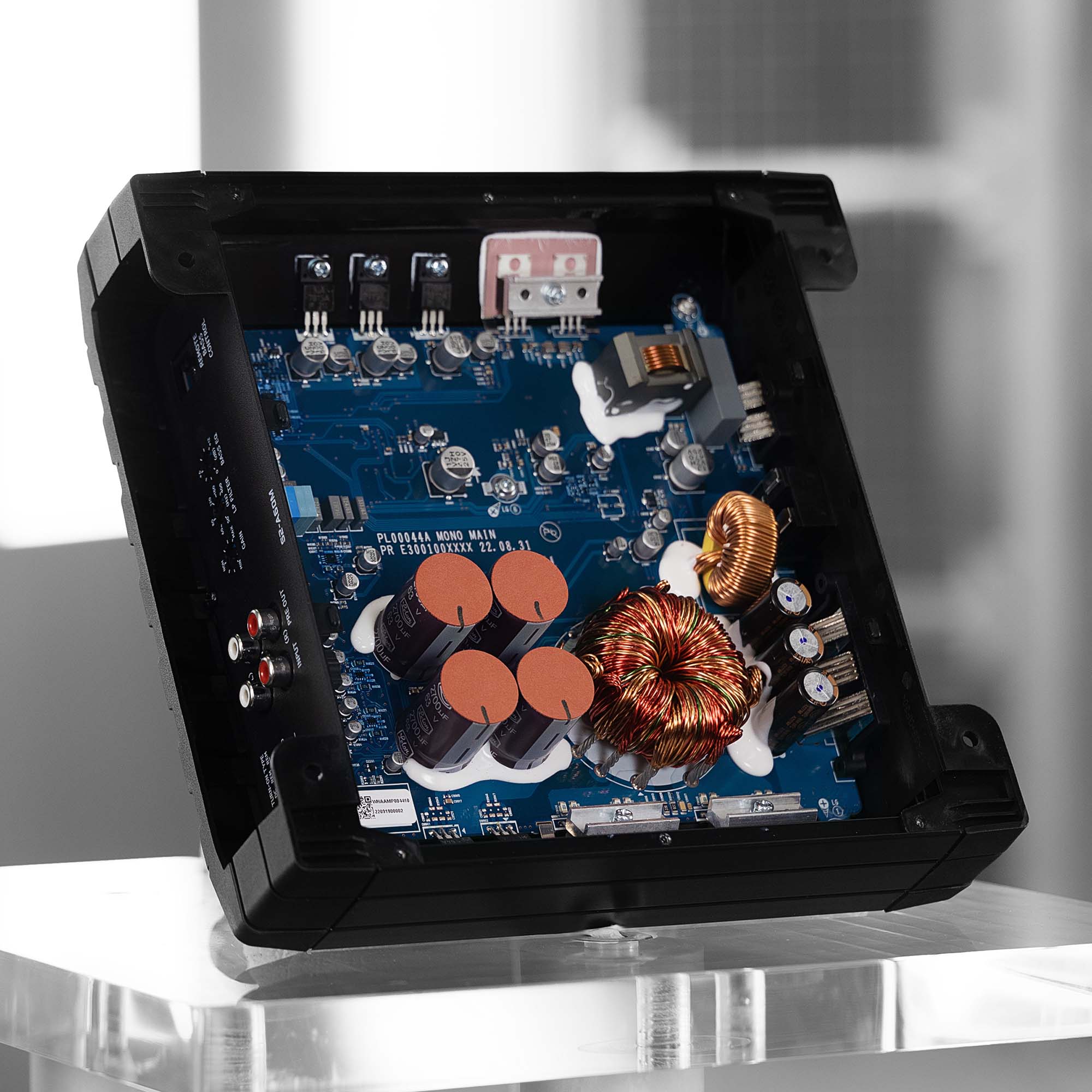 Alpine S2-A60M S Series Mono Class D Subwoofer Amplifier 600W with SoundBox TCK4 4 Gauge OFC Complete 4 GA Copper Amplifier Install Wiring Kit Bundle